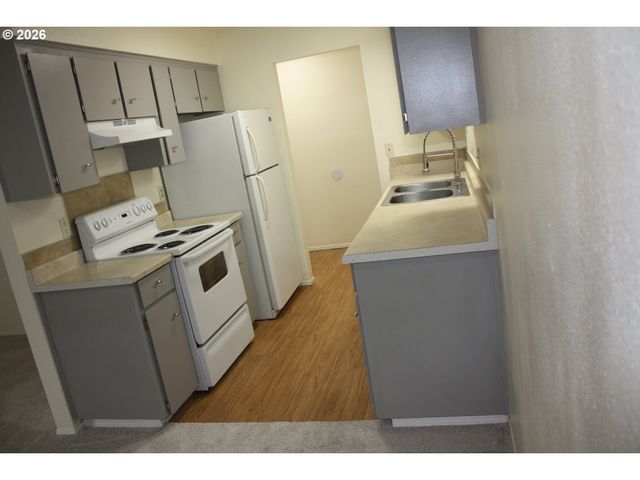 1833 Ne BARBERRY Dr, Hillsboro, OR 97124