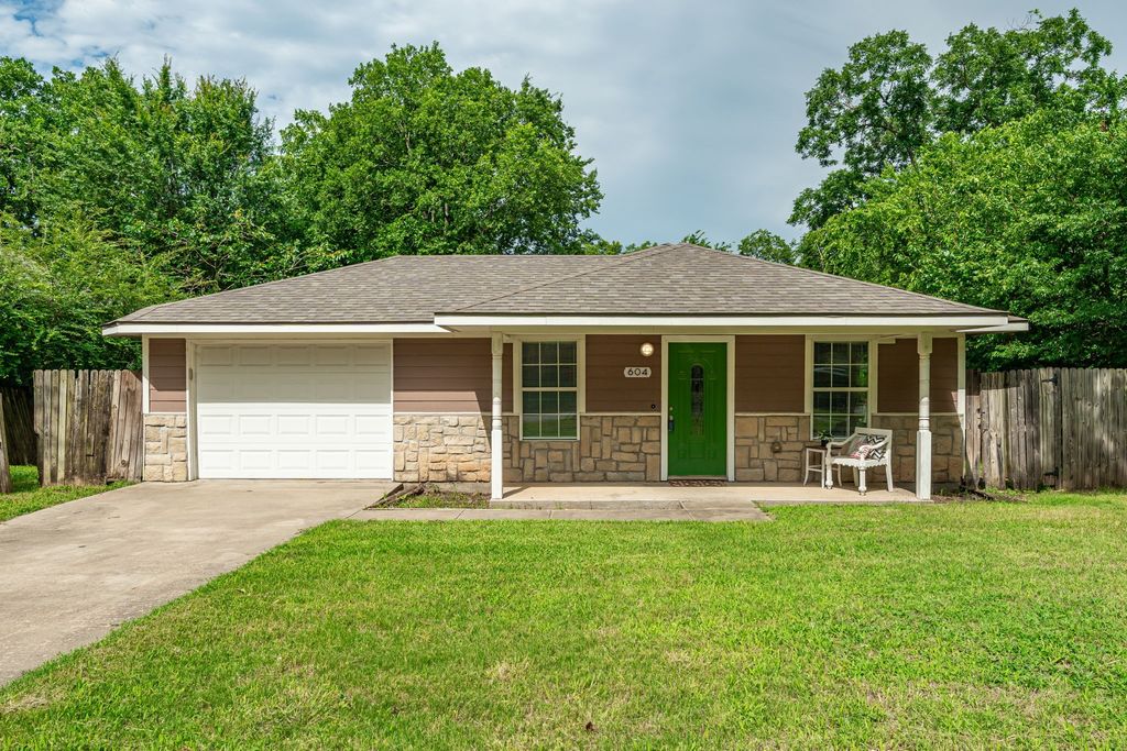 604 S Maxey Street, Sherman, TX 75090