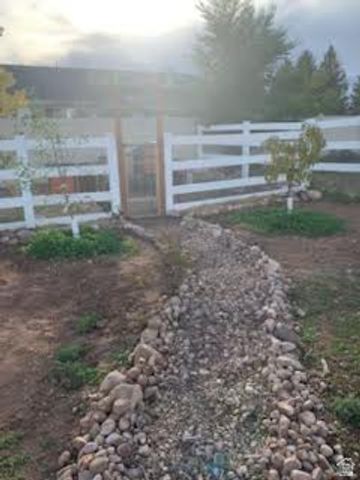 933 N WORKMAN DR, Duchesne, UT 84021