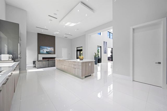 11350 NW 8th Street, Plantation, FL 33325