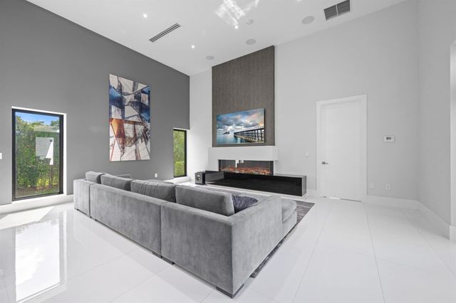 11350 NW 8th Street, Plantation, FL 33325