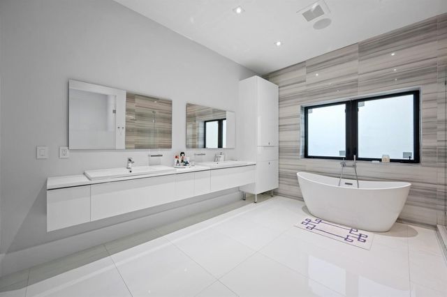 11350 NW 8th Street, Plantation, FL 33325
