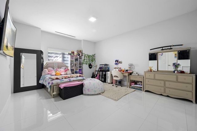 11350 NW 8th Street, Plantation, FL 33325