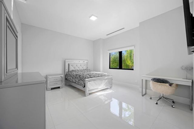 11350 NW 8th Street, Plantation, FL 33325
