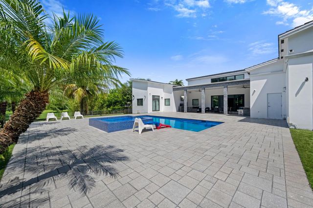 11350 NW 8th Street, Plantation, FL 33325