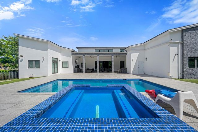 11350 NW 8th Street, Plantation, FL 33325