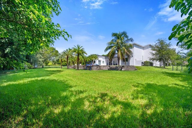 11350 NW 8th Street, Plantation, FL 33325