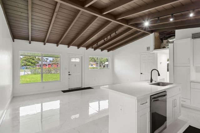 1530 NW 18th Court, Fort Lauderdale, FL 33311