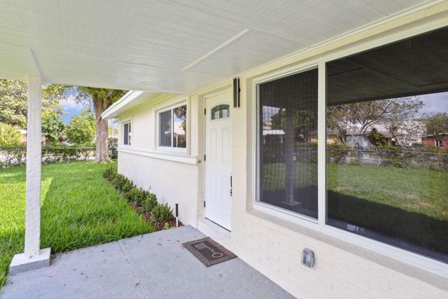 1530 NW 18th Court, Fort Lauderdale, FL 33311