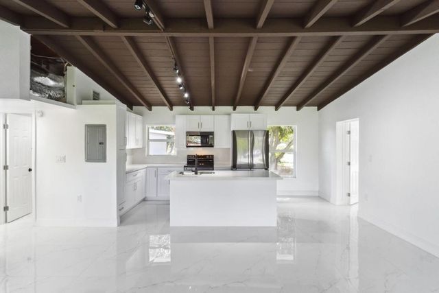 1530 NW 18th Court, Fort Lauderdale, FL 33311