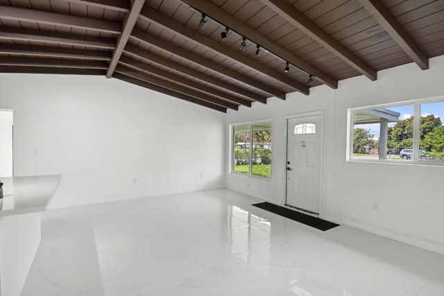 1530 NW 18th Court, Fort Lauderdale, FL 33311