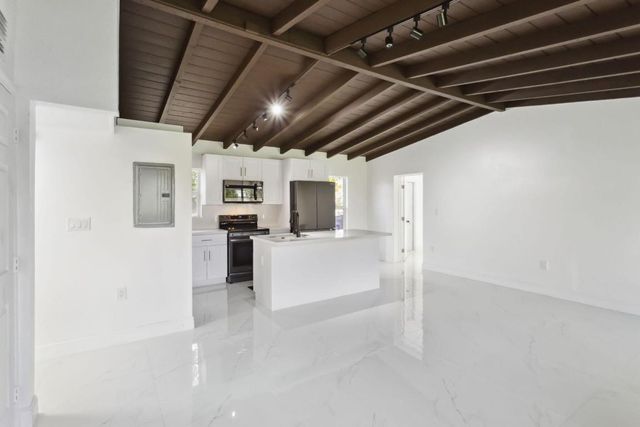 1530 NW 18th Court, Fort Lauderdale, FL 33311