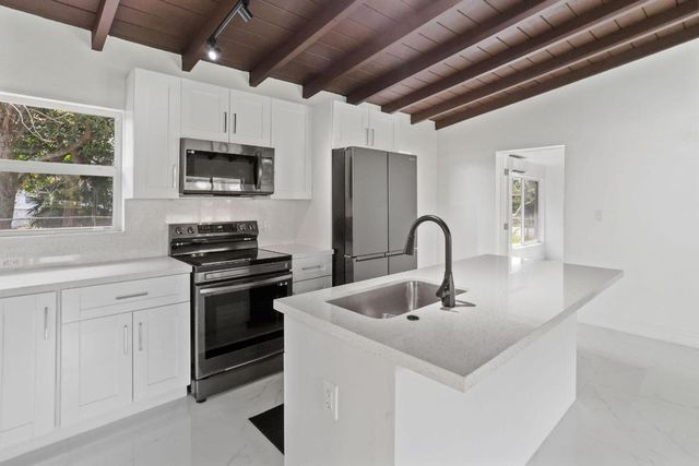 1530 NW 18th Court, Fort Lauderdale, FL 33311