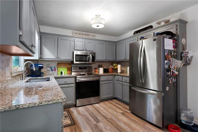 12 Graystone Drive, White, GA 30184
