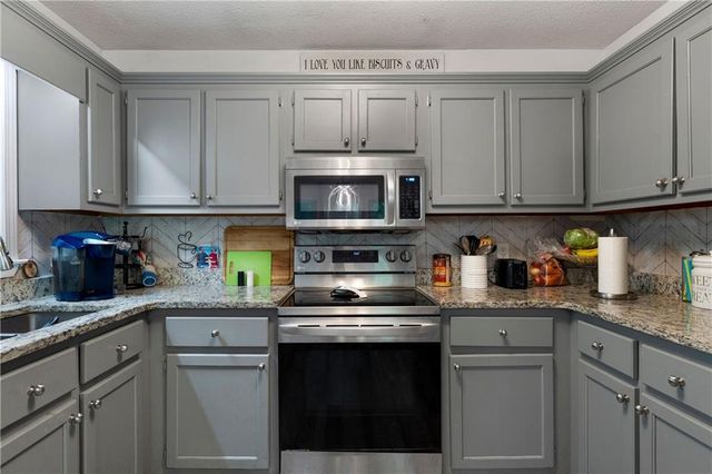 12 Graystone Drive, White, GA 30184