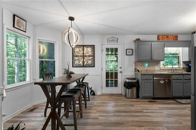 12 Graystone Drive, White, GA 30184