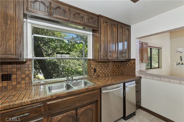 688 Arth Drive, Crestline, CA 92325