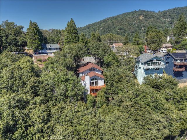 688 Arth Drive, Crestline, CA 92325