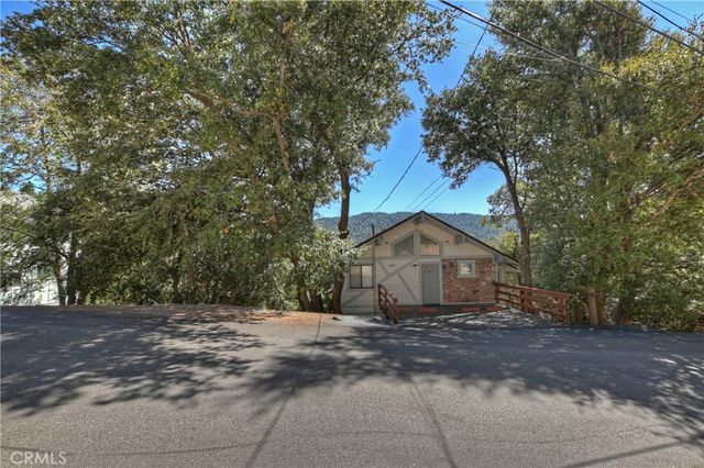 688 Arth Drive, Crestline, CA 92325