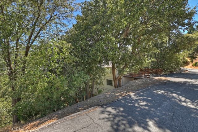 688 Arth Drive, Crestline, CA 92325