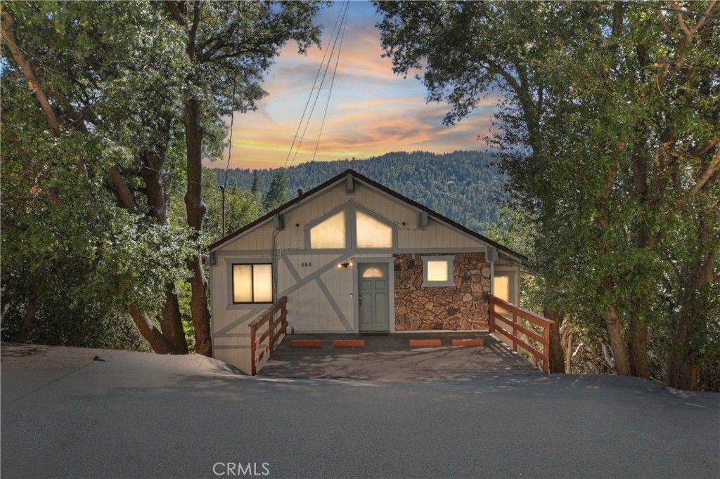 688 Arth Drive, Crestline, CA 92325