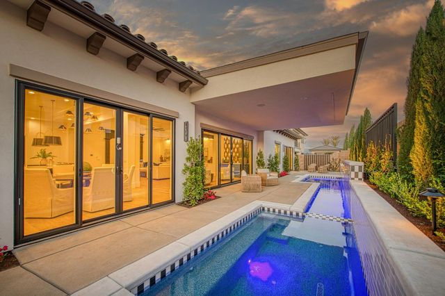 2329 E Putter Way, Fresno, CA 93730