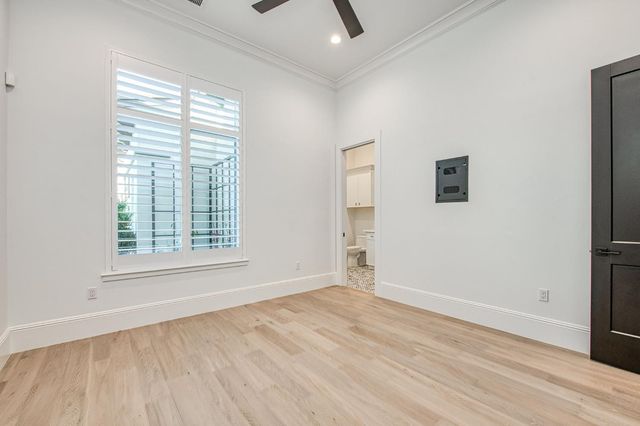 2329 E Putter Way, Fresno, CA 93730