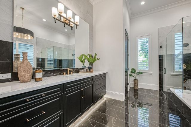 2329 E Putter Way, Fresno, CA 93730