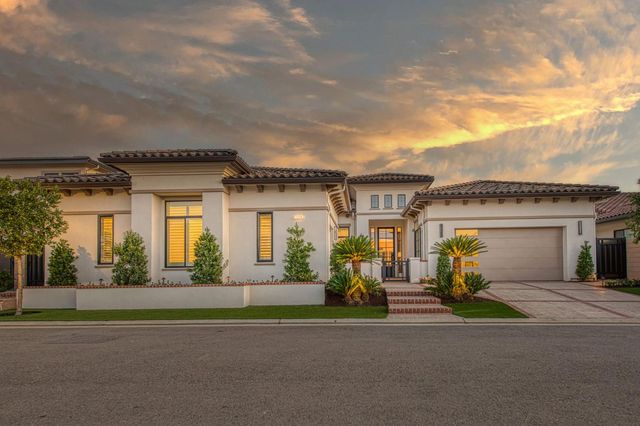 2329 E Putter Way, Fresno, CA 93730