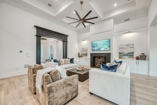 2329 E Putter Way, Fresno, CA 93730