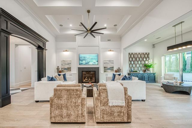 2329 E Putter Way, Fresno, CA 93730