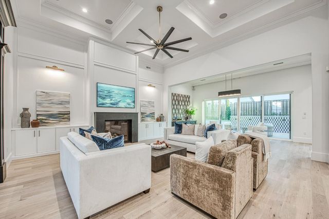 2329 E Putter Way, Fresno, CA 93730