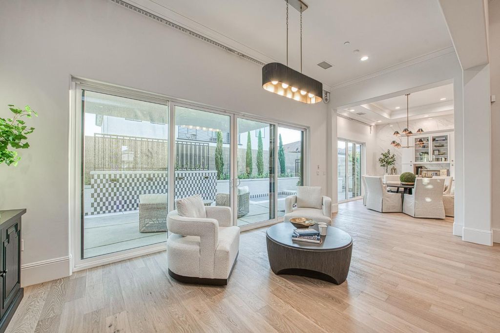 Image 10 of property listing at 2329 E Putter Way, Fresno, CA 93730