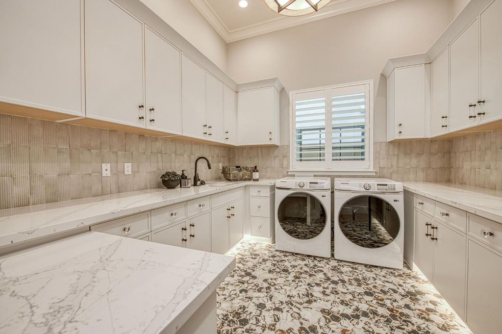 Image 26 of property listing at 2329 E Putter Way, Fresno, CA 93730