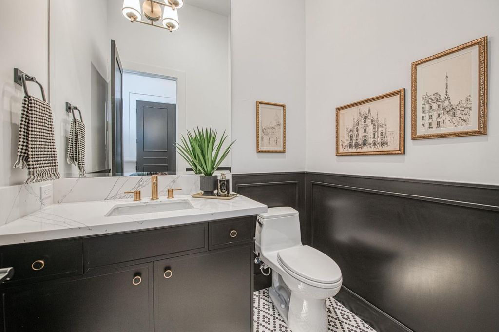 Image 27 of property listing at 2329 E Putter Way, Fresno, CA 93730