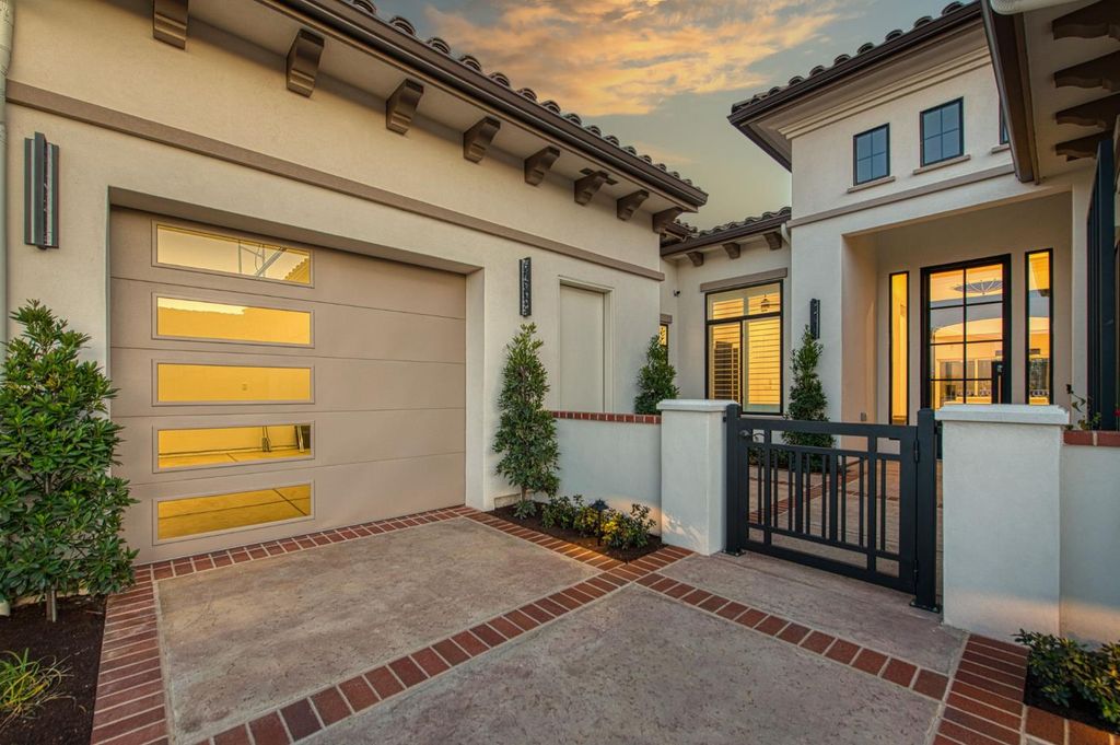 Image 48 of property listing at 2329 E Putter Way, Fresno, CA 93730