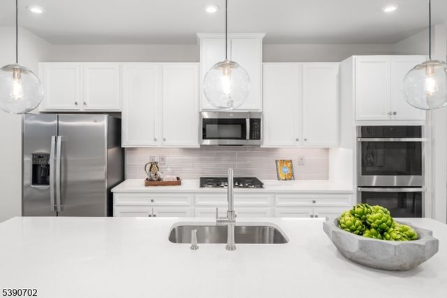 128 Anchor Way, Aberdeen Twp., NJ 07721