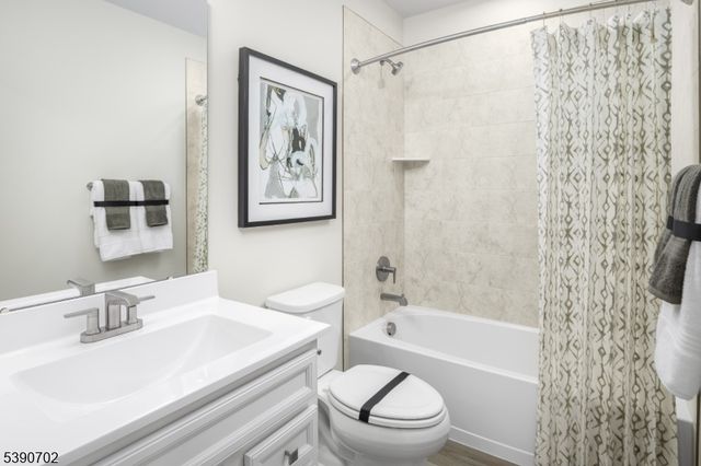 128 Anchor Way, Aberdeen Twp., NJ 07721