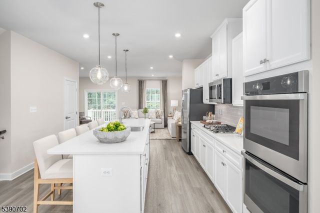 128 Anchor Way, Aberdeen Twp., NJ 07721