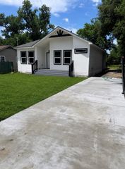 4323 Oxford Street, Houston, TX 77022