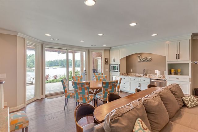 185 Summers Way, Seneca, SC 29672