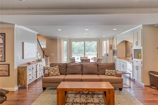 185 Summers Way, Seneca, SC 29672