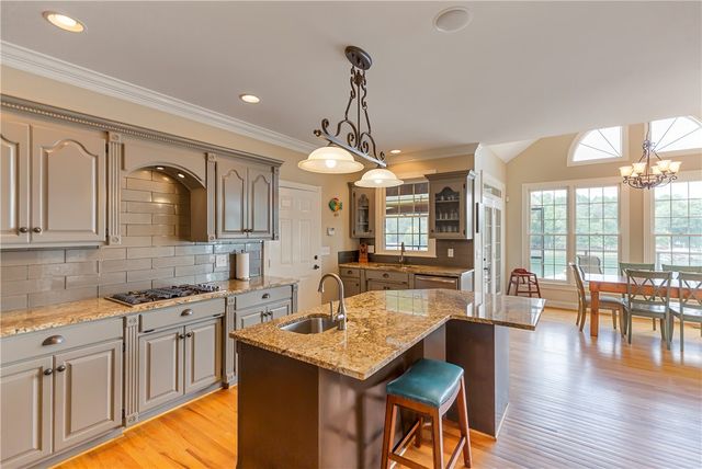 185 Summers Way, Seneca, SC 29672
