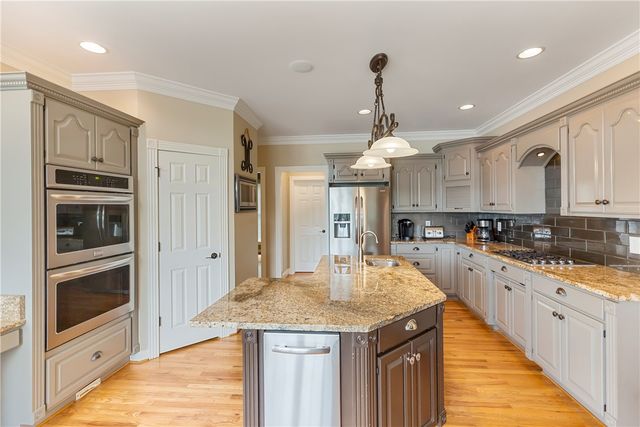 185 Summers Way, Seneca, SC 29672