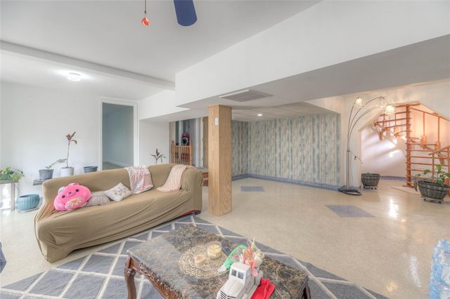 123 Hilltop, Onalaska, TX 77360