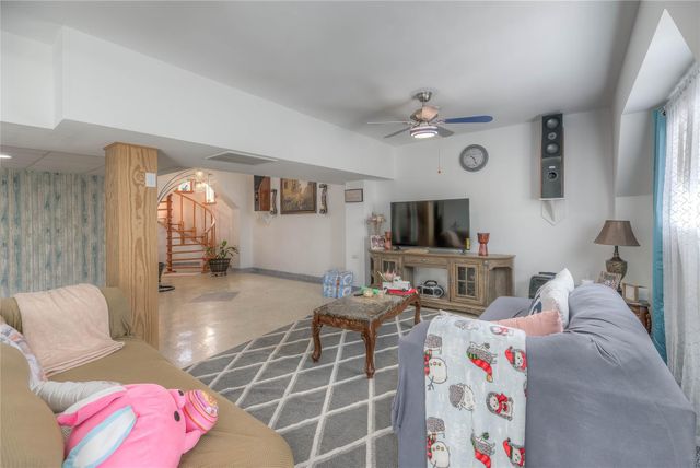 123 Hilltop, Onalaska, TX 77360