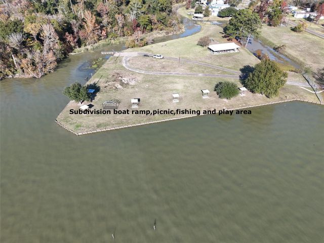 123 Hilltop, Onalaska, TX 77360