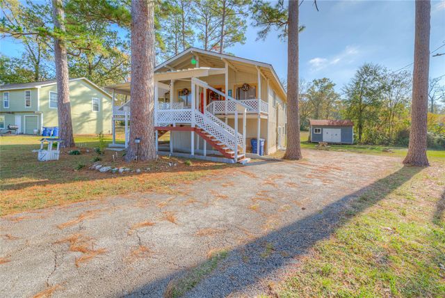 123 Hilltop, Onalaska, TX 77360