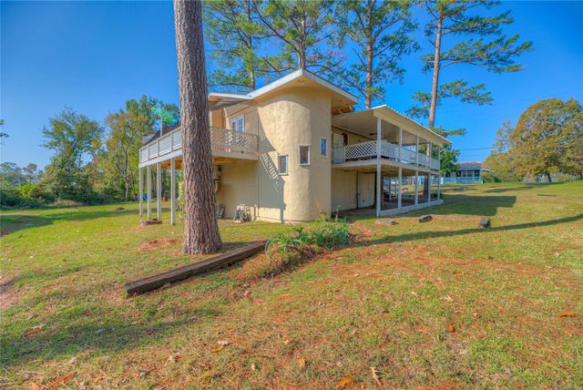 123 Hilltop, Onalaska, TX 77360