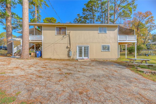 123 Hilltop, Onalaska, TX 77360